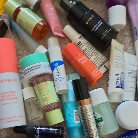 NWT Skincare Samples, Travel Size, And Deluze Sizes.Toners, Moisturizers, Serums - Picture 5 of 10